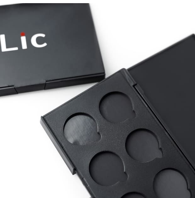 LIC Палетка магнитная для теней Magnetic palette for shadows (6 рефилов) 116 гр.