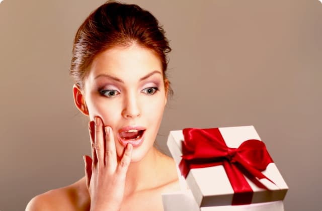 Косметика - лучший подарок для женщин на 8 марта