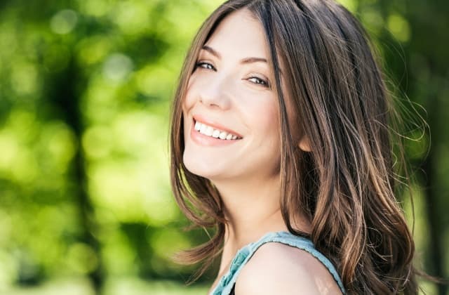 Зачем нужна профессиональная косметика для лица девушкам после 25 лет