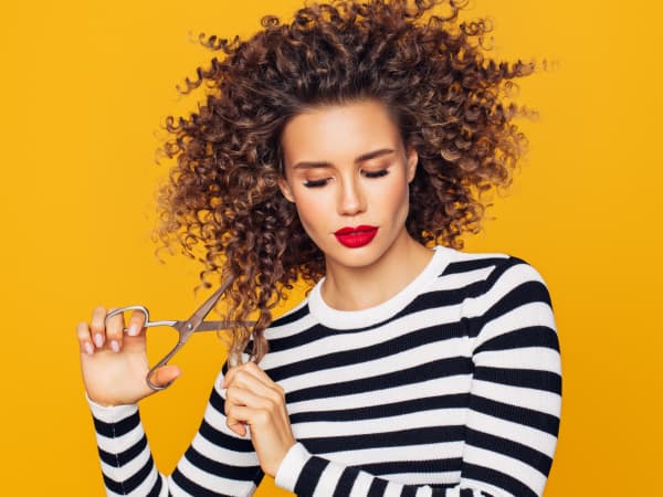 Как защитить волосы от сечения: комплексное решение и самые эффективные средства