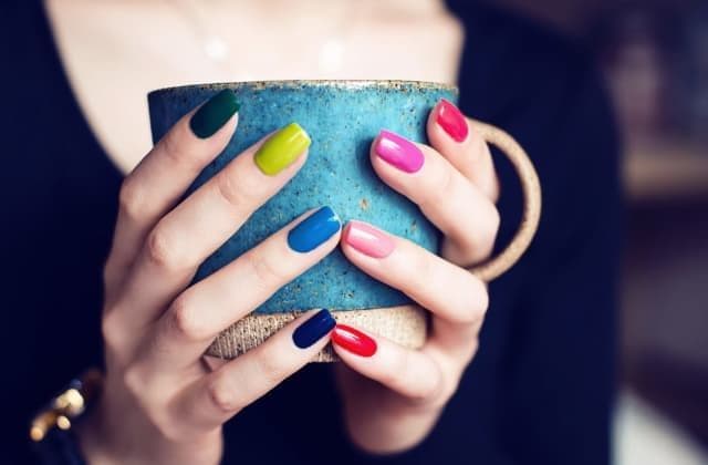 10 лаков для ногтей, на которые стоит обратить внимание этим летом