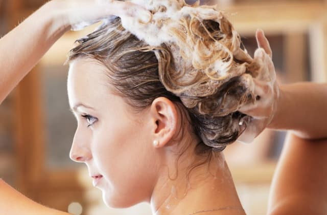 Бальзам для волос: для чего он нужен. Статья обо всех секретах бальзамов для волос.