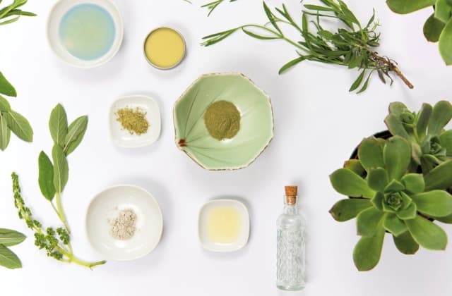 Зачем аллантоин используют в бьюти-средствах – кремах, сыворотках, пенках и даже декоративных продуктах, и кому подойдет косметика с этим компонентом? 